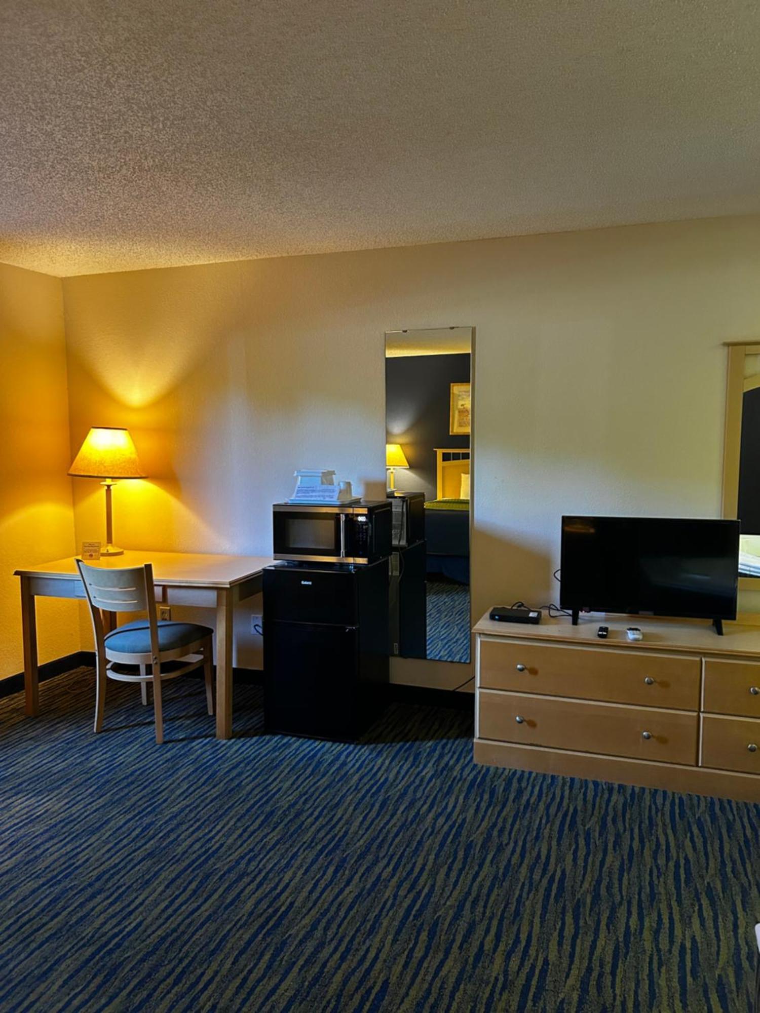 Ameristay Inn & Suites Waverly Exterior foto